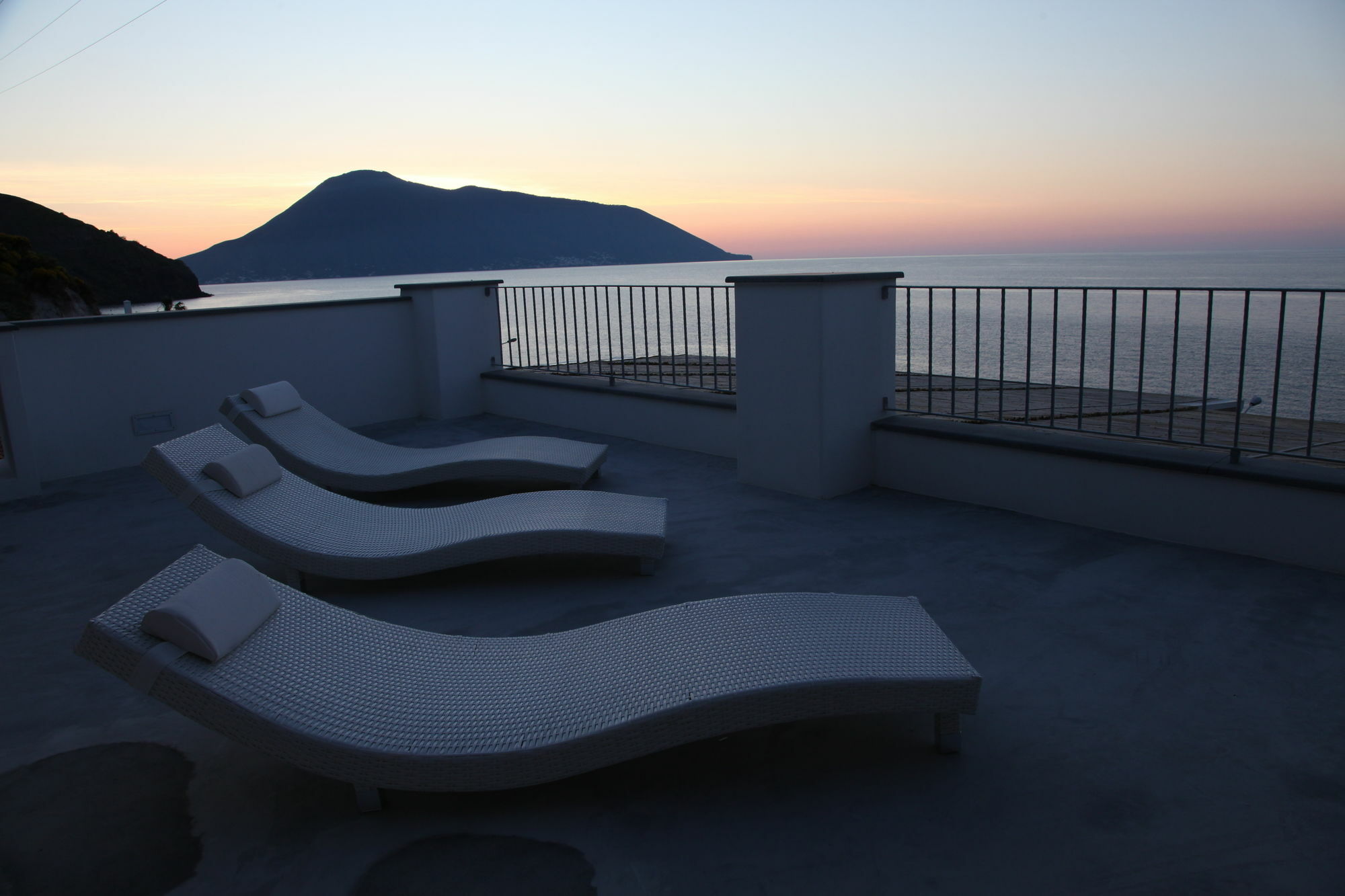 Hotel Cutimare - Aeolian Charme Acquacalda Екстериор снимка