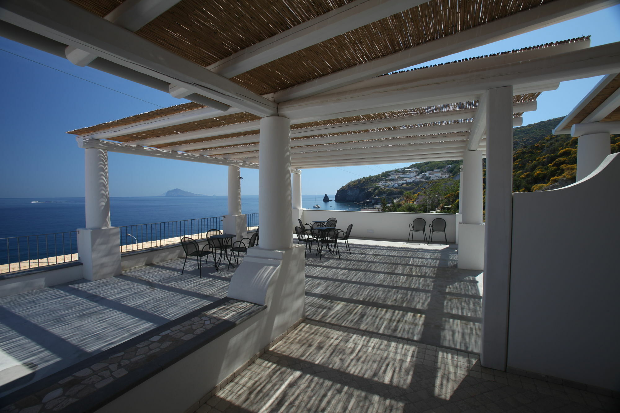 Hotel Cutimare - Aeolian Charme Acquacalda Екстериор снимка